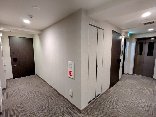 ～プライバシー性や防犯性が高く、天候に左右されない快適な居住空間を実現する内廊下です～