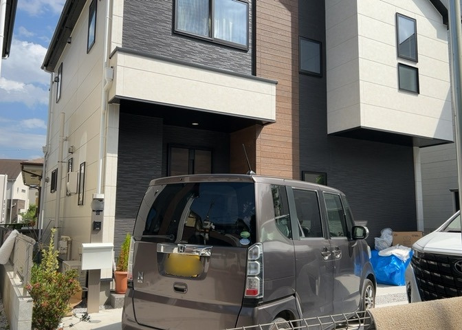 木造住宅とは土台、壁、柱など建築物の強度を支える構造体の材に木が使用されている構造を指します。構造体は建物の自重を支えるだけではなく風圧や水圧、積裁荷重などあらゆる衝撃に耐えるための基礎です。