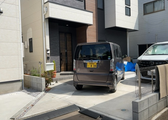 南側道路の場合は長い時間光を入れ込むことができるため、庭やリビングを道路側に持ってくることが多く土地価格も高い傾向にあります。一方北側道路だとリビングや庭が南側になりプライバシーを守ることができます。