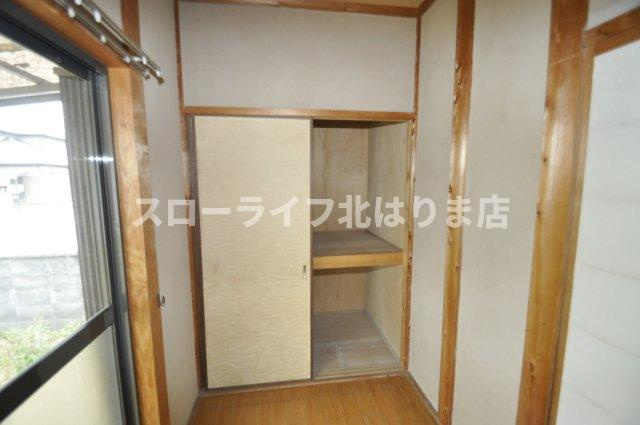 押入