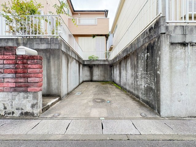 駐車1台可(車種による)！