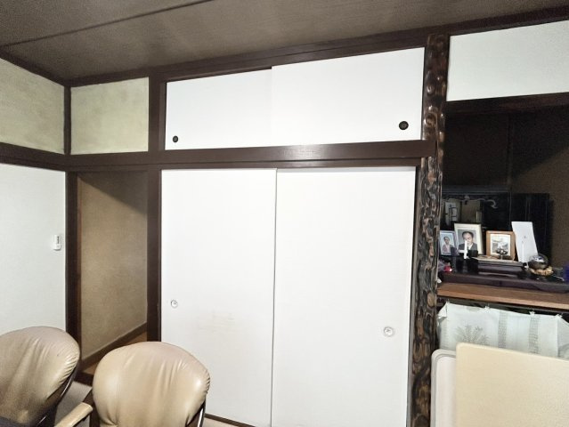 デザイン性を重視しすぎて収納が少なかった！なんてことにならないため、事前に現地で収納の数を確認しておくことをお勧めします。クローゼット以外にも床下収納や屋根裏収納、パントリーなどもチェックしましょう。