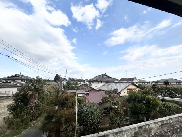 眺望を気にして物件を探す場合、前面に建物が建っていないか現地で確認しましょう！前面に建物があると景色はもちろん、日当たりや風通しにも影響が出てきます。住んだ時のことを想像しながら現地見学をしましょう。