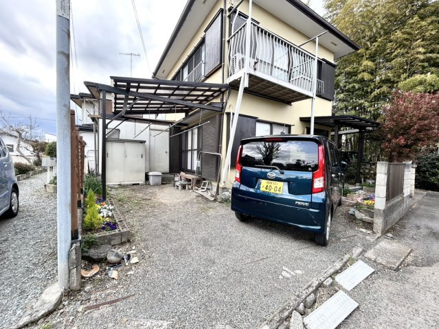 庭があることでガーデニングや家庭菜園はもちろん、こどもの遊び場やペットを放して遊ぶことができます。また、家の周囲に余裕があるということです。隣地との間があれば、十分な日当たりと、風通しが確保できます。