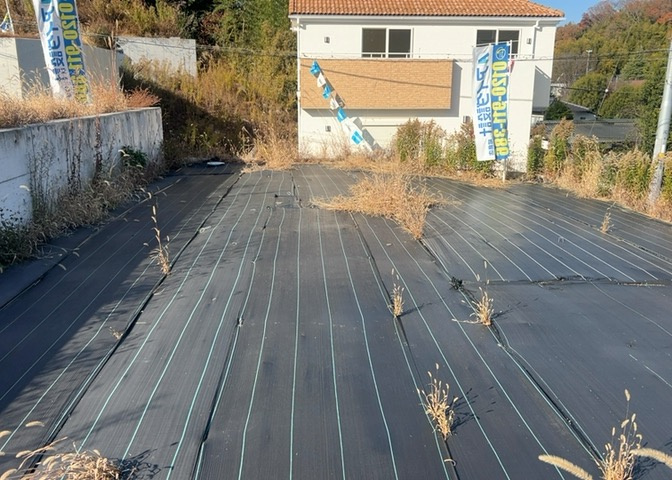 土地を買う際、住む地域の自治体や福祉の補助制度にも注目してみましょう。子供や老人の医療補助やゴミ出しのルールなど、自治体によってルールに大きな違いがあるため、暮らしやすい土地で判断するとよいでしょう。