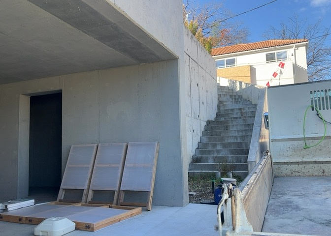 隣家の土地はどうなっているのか、生活利便施設が近くにあるのか、学校まで近いかなど、お客様のライフスタイルにあわせたイメージが重要です。また、近くにあると困る施設が近くにないかも確認するといいでしょう。