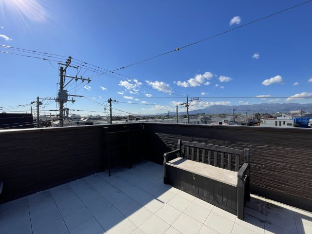 眺望を気にして物件を探す場合、前面に建物が建っていないか現地で確認しましょう！前面に建物があると景色はもちろん、日当たりや風通しにも影響が出てきます。住んだ時のことを想像しながら現地見学をしましょう。