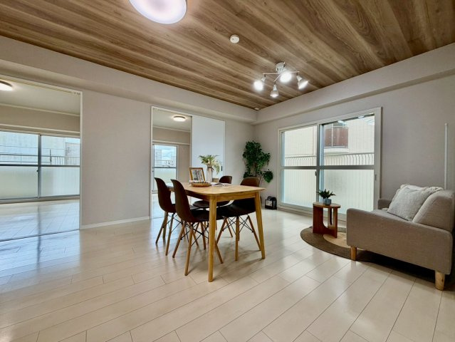 令和8年6月室内リフォーム完了！　南西角部屋で明るく通風良好なお部屋です