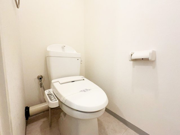 【サンレスポアール　8階のトイレ】