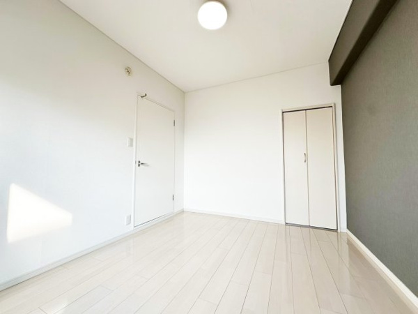 【サンレスポアール　8階の洋室】