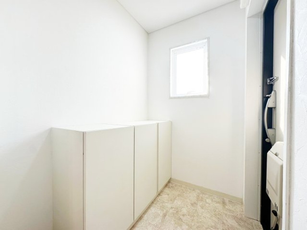 【サンレスポアール　8階の玄関】