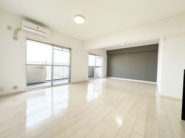 【サンレスポアール　8階の居間】