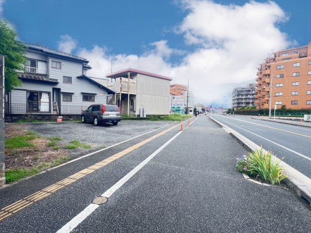 前面道路含む現地写真です