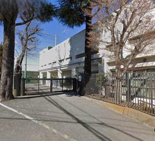 学区の横浜市立田奈中学校でございます。