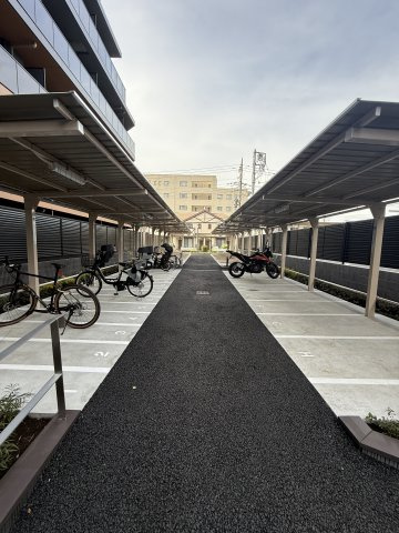 停めやすく、出しやすい。ストレスフリーな駐輪場