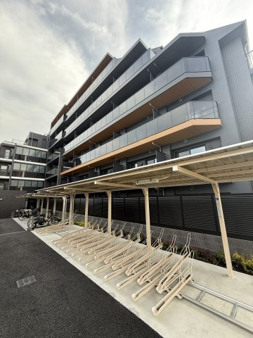 整然と使える、駐輪ラック付き駐輪場
