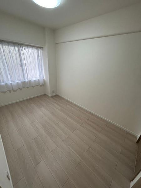 【シャルム小阪弐番館の洋室】