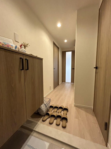 【シャルム小阪弐番館の玄関】