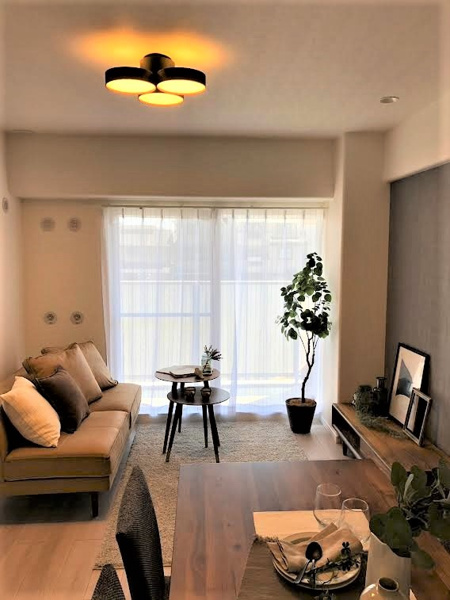 【シャルム小阪弐番館のリビングダイニング】