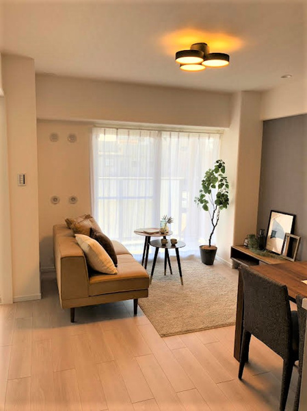 【シャルム小阪弐番館のリビングダイニング】