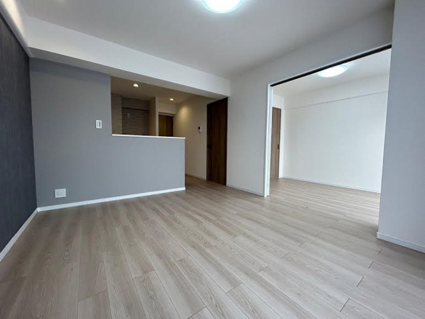 【シャルム小阪弐番館のリビングダイニング】