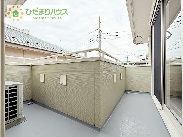2部屋から出入りできるバルコニーで、お洗濯物の干し分けもできちゃいますね(^^♪