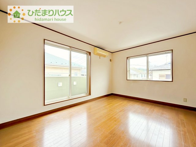 バルコニーに面していて、たっぷり光りの入る明るい子供部屋です！