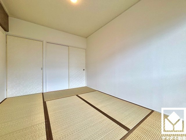 約6帖の和室です。子どもの遊び場、お昼寝スペース、家族のくつろぎ空間にも。和室があると、暮らしの幅がぐんと広がる。