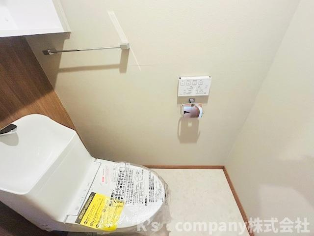 白を基調とした清潔感のあるトイレ◇