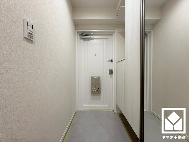 白を基調とした清潔感のある明るい玄関になりました。玄関にはシューズボックスを完備。家族の靴もしっかり収納できるので、玄関がいつも片付き、気持ちよくお客様を迎えられます。