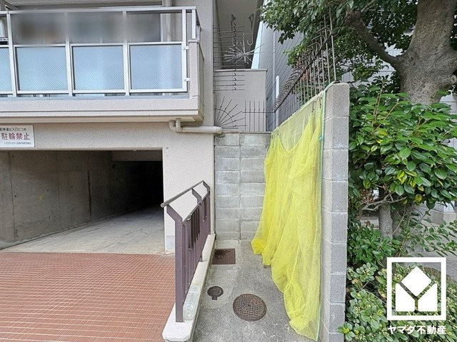 清潔なゴミ出し場で気持ち良くお使い頂けます。