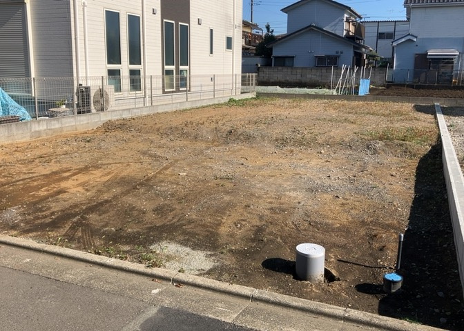 土地の形が極端に長細かったり、狭小地、あるいは道路との高低差がある傾斜地だった場合、後々売ろうとしても買い手がつかない場合もあります。後々、売却することになった時に価値の下がらない土地を選びましょう。