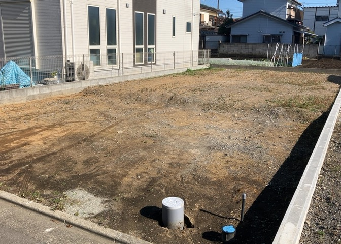 土地の面積＝住宅面積ではありません。建ぺい率の問題などで、土地のある場所によって住宅を建てられる面積は限られています。高さもしかり、「土地」という言葉の中には、建築条件も含まれると考えておきましょう。