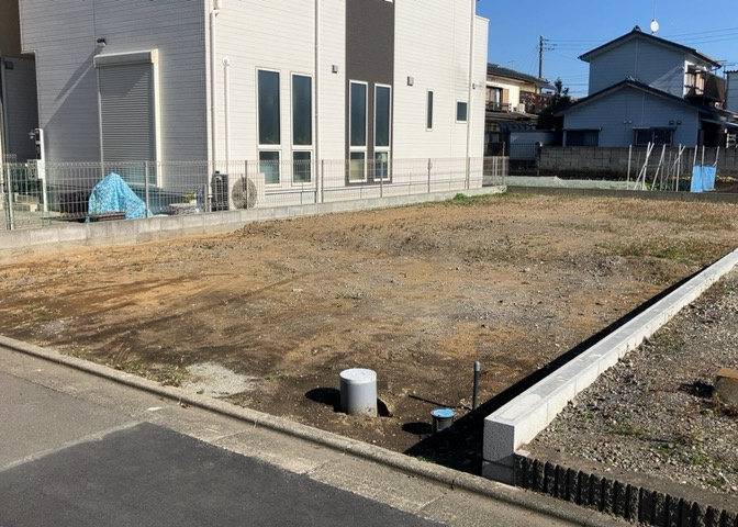 土地を買う際、住む地域の自治体や福祉の補助制度にも注目してみましょう。子供や老人の医療補助やゴミ出しのルールなど、自治体によってルールに大きな違いがあるため、暮らしやすい土地で判断するとよいでしょう。