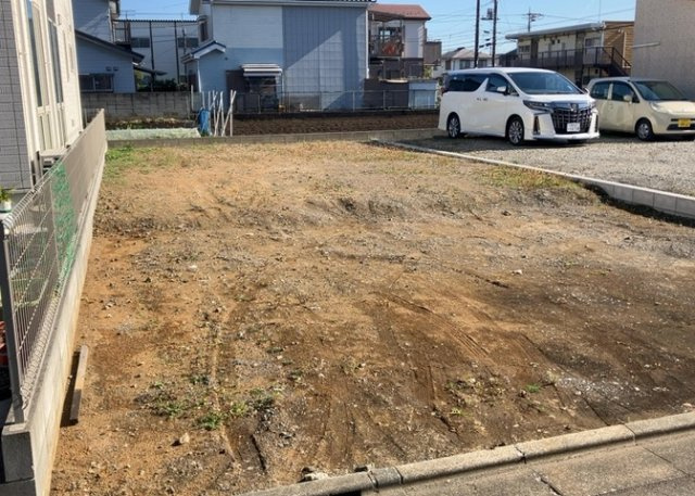 隣家の土地はどうなっているのか、生活利便施設が近くにあるのか、学校まで近いかなど、お客様のライフスタイルにあわせたイメージが重要です。また、近くにあると困る施設が近くにないかも確認するといいでしょう。