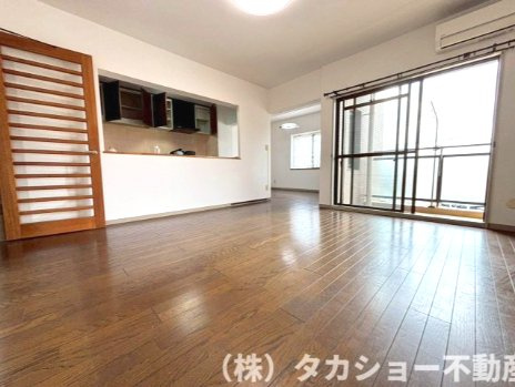 家族が集まるリビングは明るくて広々しております!!　是非1度ご覧ください。