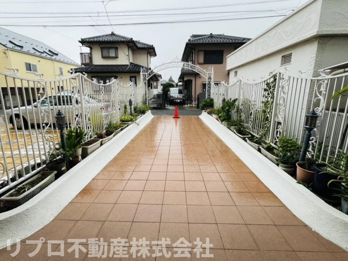 周辺は閑静な住宅街です