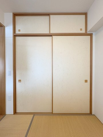 お布団の収納に便利な押入付きです◎
