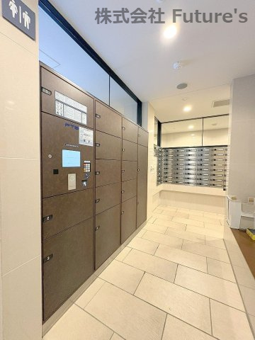 不在時に便利な宅配BOXを完備、受け取り時間を気にする必要がないので予定も立てやすいです！