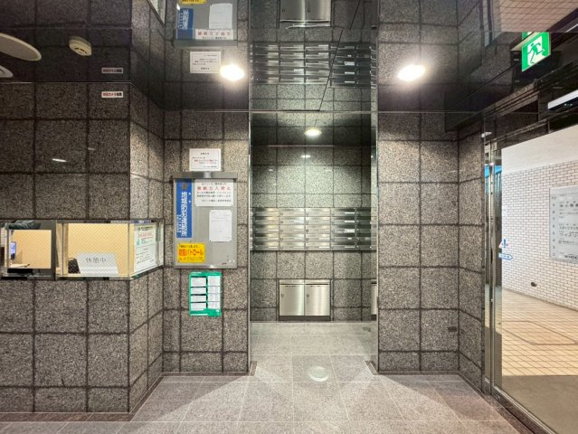 迎賓のようなエントランス。帰宅のたびに気持ちが整う、品のある佇まいです