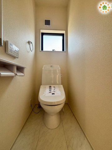 2階にもトイレが設置されているので、忙しい朝の家族の順番待ちによるストレスがすっきり解消されます！夜中に1階まで階段を降りる必要もないため、小さなお子様がいるご家庭でも安心ですね！