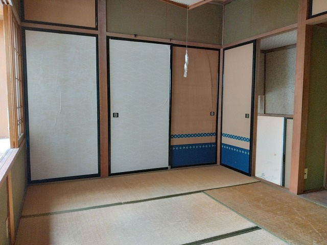 小上がりを上がると5帖の和室があります。