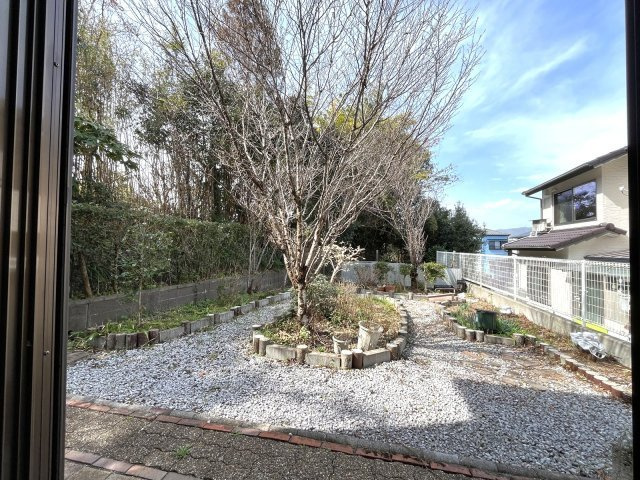 広々とした敷地で開放感良好。陽当たりも良いお庭です！