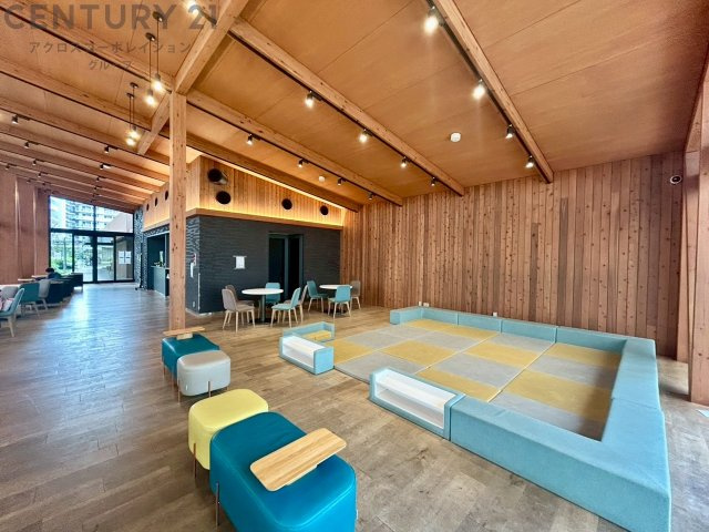 カフェ、キッズスペース、パーティールーム、ゲストルームなどが設置された「ガーデンテラス棟」があり、住民の交流が盛んです。