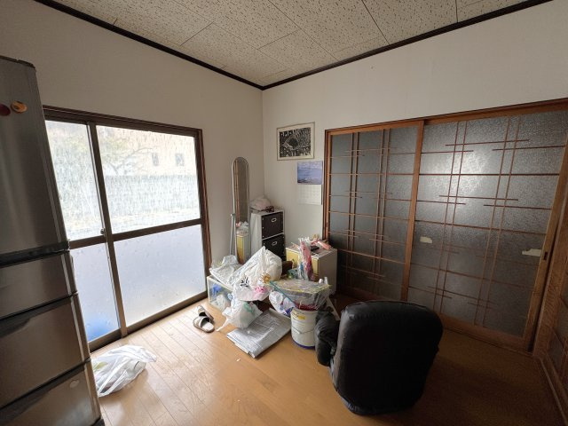 キッチン内の動線が分かりやすく、調理から配膳までの流れがスムーズ。ダイニングとの距離も近く、家族との会話を楽しみながら家事ができます。毎日の生活に寄り添った、実用性の高い空間です。