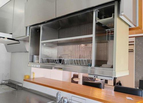 自動昇降付きの食器洗浄機！！家事がスムーズなだけじゃなく、スペースもとらないのでキッチンがスッキリ♪