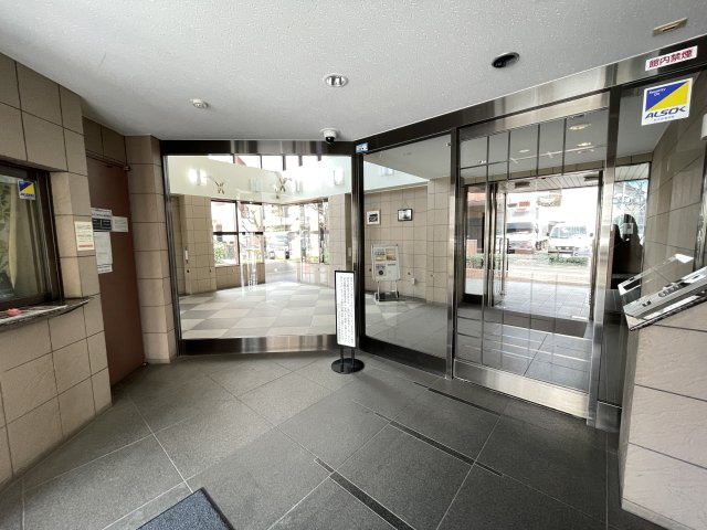マンションの顔でもある、高級感漂うエントランス。　
