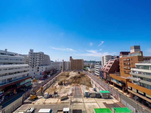 ■バルコニー■　南向きバルコニーで日当たり良好　※前面が建築中ですが日当たりは問題ないです。