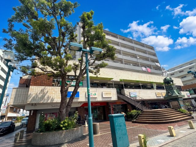 ■外観■　商業施設も多数入っております。