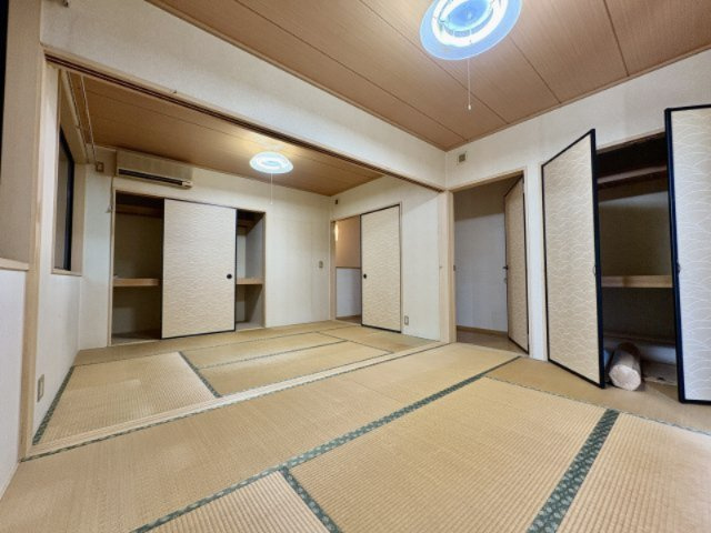 続き間利用可能。個室としても利用できるようにそれぞれ出入りできる扉があります。
